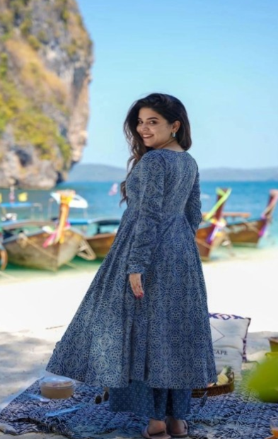 Bandhani Printed V-Neck Angrakha Pure Cotton Kurta With Palazzos And Dupatta - Image 3