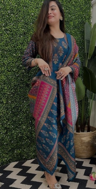 Women Multi Rayon Blend Printed Straight Kurta Set With Dupatta - Image 3