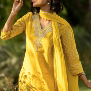 Women Bandhani Printed Regular Kurta with Trousers & With Dupatta