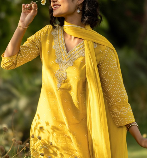 Women Bandhani Printed Regular Kurta with Trousers & With Dupatta - Image 2