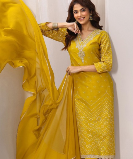 Women Bandhani Printed Regular Kurta with Trousers & With Dupatta - Image 3